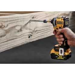 DEWALT SLAGSKRUETRÆKKER AKKU UDEN BATTERI OG LADER