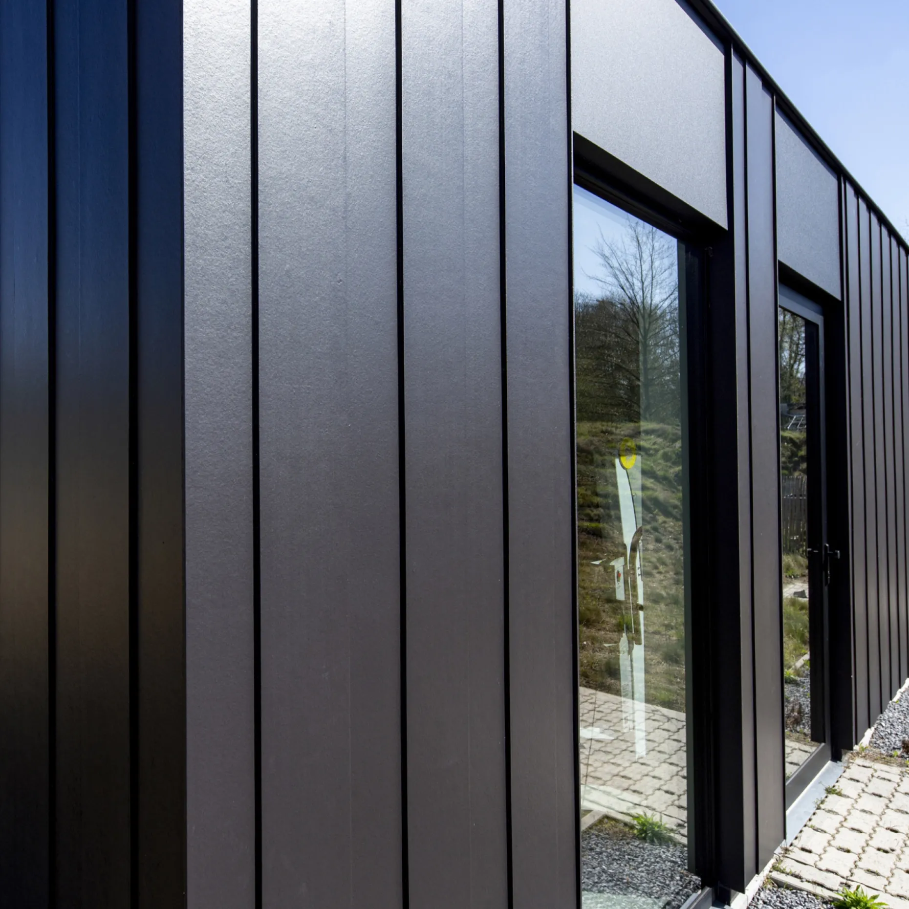 JAMES HARDIE GLAT HARDIEPLANK 8 X 180 X 3600 MM SORT