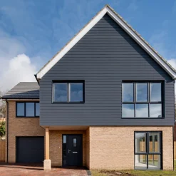 JAMES HARDIE GLAT HARDIEPLANK 8 X 180 X 3600 MM ANTRACITGRÅ