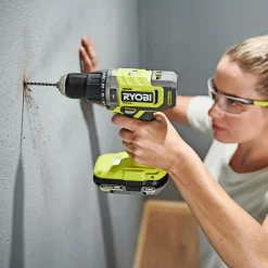 RYOBI SLAGBOREMASKINE AKKU MED BATTERI OG LADER